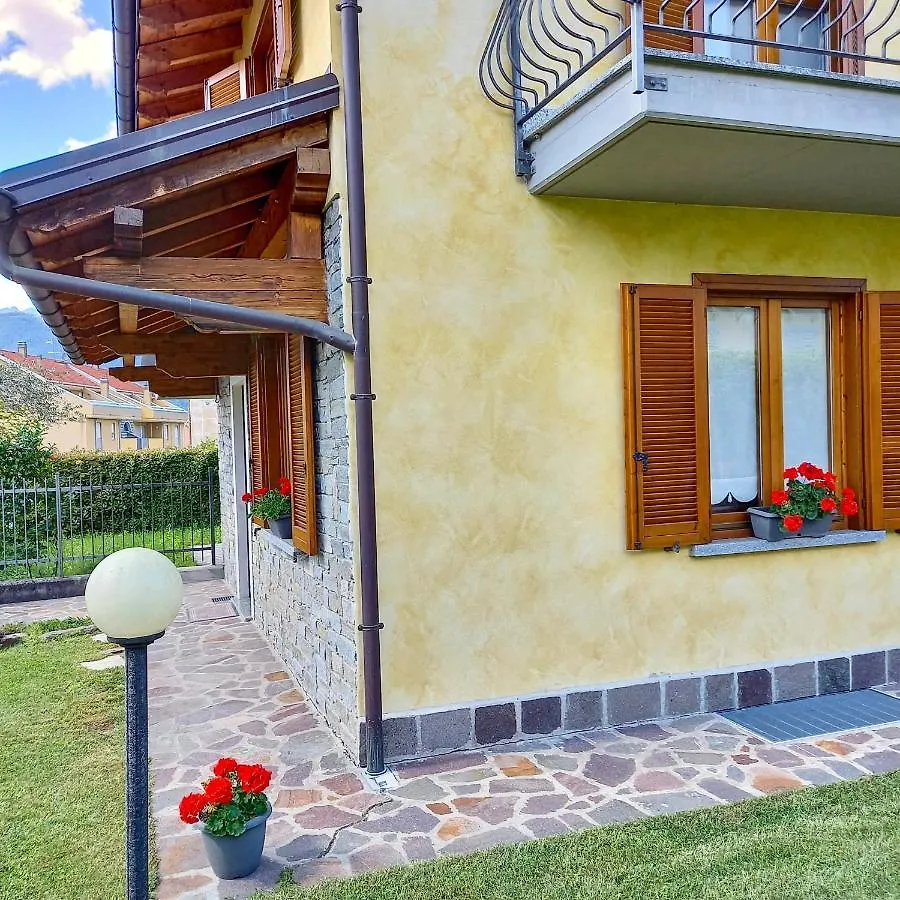 Comfortable Villa With Private Garden - Colico Center 0*,  Italy